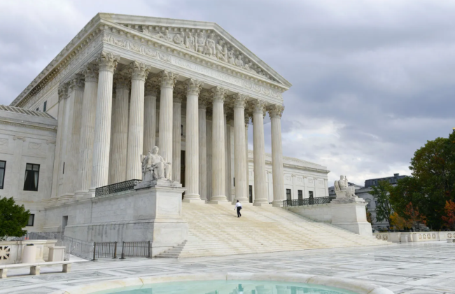 Верховный суд США  отказал в рассмотрении иска родителей, которые считают, что школа поощряла детей к смене пола