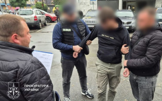 У Києві інструктор автошколи за $4500 обіцяв працевлаштування військовозобов’язаного задля бронювання