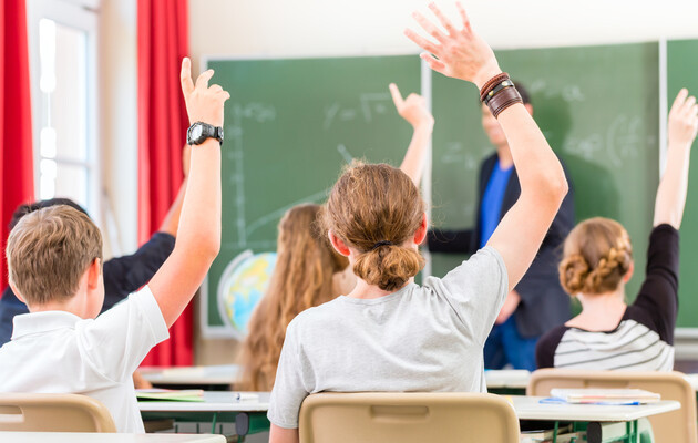 Каких учителей не хватает в школах — в МОН назвали три предмета, которые скоро некому будет преподавать
