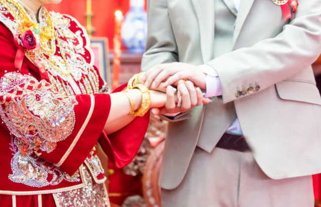 В Китае вор в парике украл у молодоженов свадебные подарки на 50 тысяч долларов