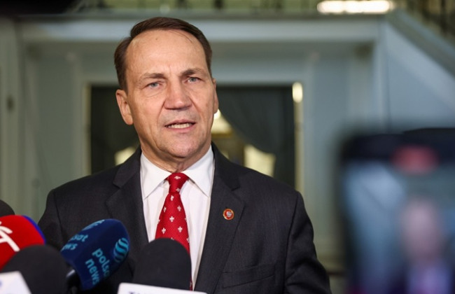 Глава МИД Польши Сикорский заявил, что Украина планирует войну еще на три года