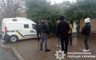На Київщині чоловік убив знайомого під час пиятики й ще добу пив поруч із тілом