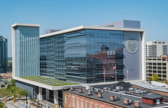 В США старшеклассник-футболист подал в суд, требуя разрешения зарабатывать на своем имени и образе