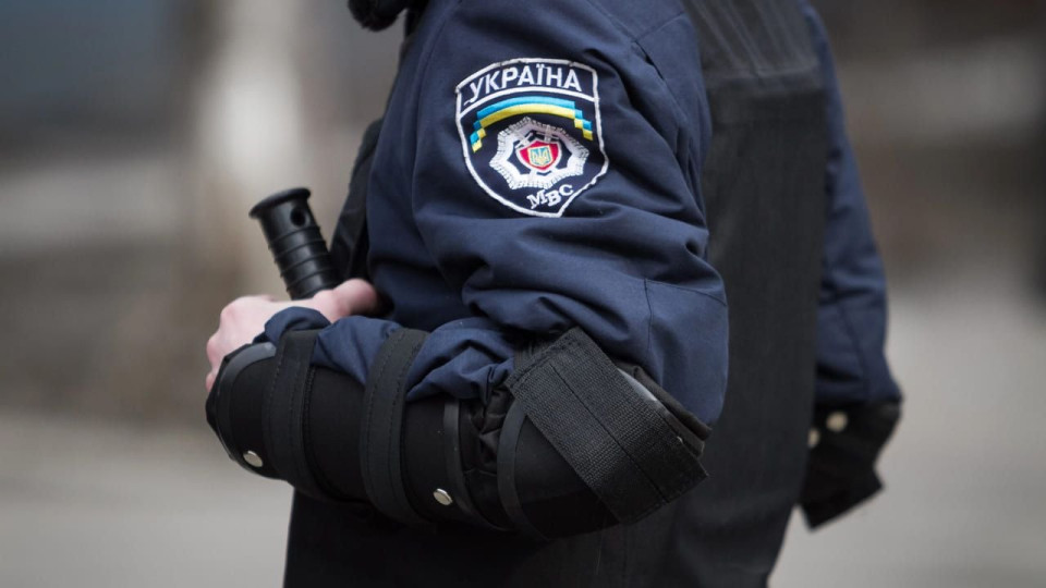 На Харківщині поліція встановлює потерпілих від дій працівниці моргу, яка привласнювала речі загиблих військових