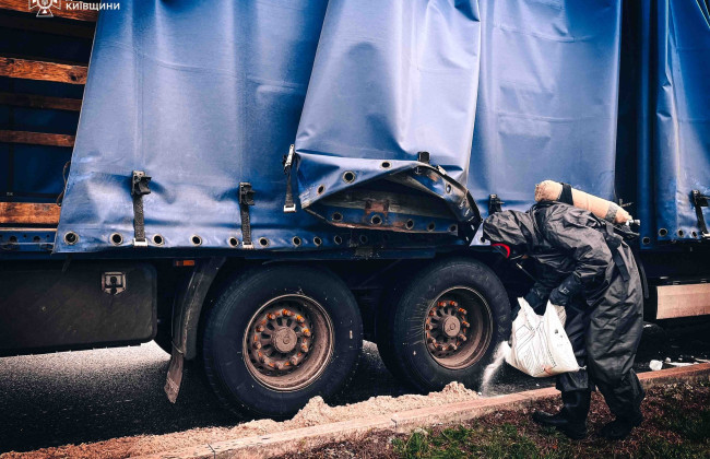 В Киевской области произошла утечка азотной кислоты из цистерны