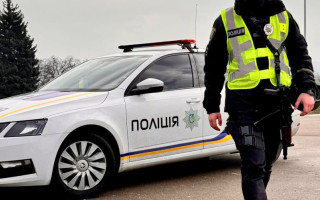 На Київщині чоловік повісив собаку на огорожі: справу передали до суду