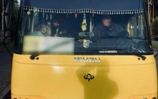 У Києві покарали водія маршрутки, який висаджував та брав пасажирів посеред дороги – фото