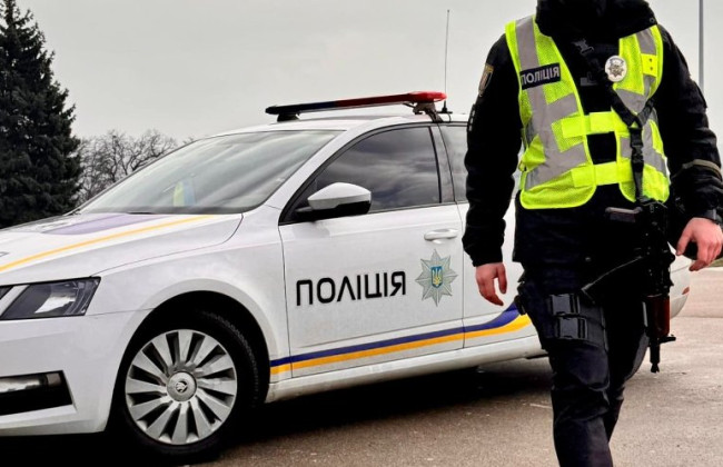 На Київщині чоловік повісив собаку на огорожі: справу передали до суду