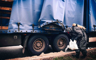На Київщині стався витік азотної кислоти із цистерни