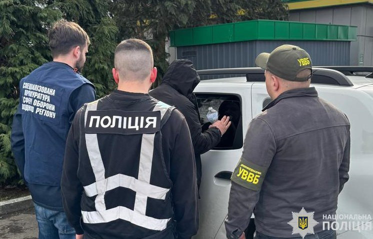 На Львівщині судитимуть чоловіка, який переправляв ухилянтів човном через Тису
