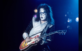 Пішов із життя співзасновник і гітарист легендарної групи Kiss — Ейс Фрейлі