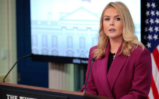 Трамп обсудит с Зеленским потенциальную встречу с Путиным, — Кэролайн Ливитт