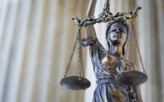 Апелляционный суд возобновил дело о взыскании 73 тысяч гривен долга, несмотря на отсутствие связи с ответчиком