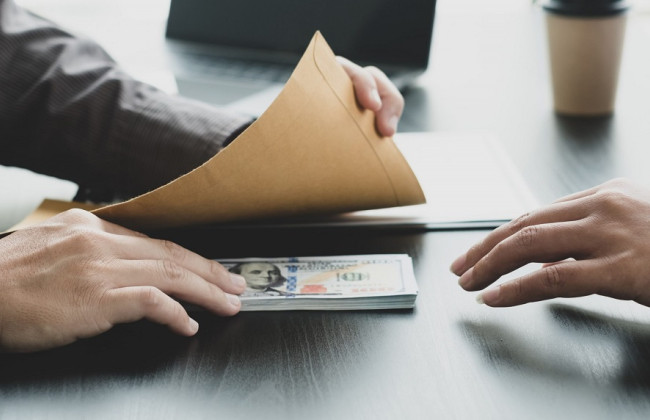 Сколько украинцев считают страну безнадежно коррумпированной: опрос КМИС