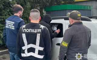 На Львівщині судитимуть чоловіка, який переправляв ухилянтів човном через Тису