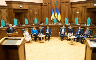 В КСУ состоялась дискуссия о современных вызовах конституционной юстиции, видео