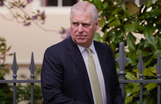 Брат короля Великобритании, принц Эндрю, откажется от титула герцога Йоркского из-за связей с Эпштейном