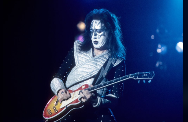 Ушел из жизни сооснователь и гитарист легендарной группы KISS — Эйс Фрейли