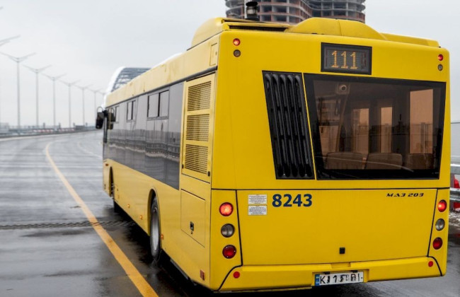 В Киеве изменят движение транспорта через новый Подольский мост во время воздушной тревоги