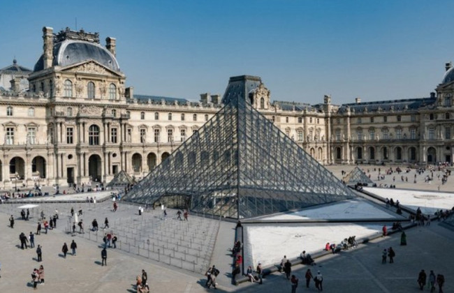 В Париже ограбили Лувр — из музея вынесли 9 предметов из коллекции Наполеона и императрицы