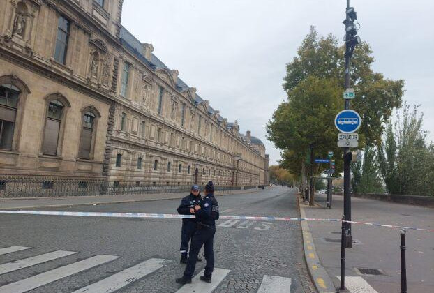 Парижская полиция оказалась беспомощной и не смогла оперативно зайти в Лувр – Le Parisien