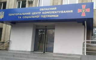 У Дніпрі чоловік спровокував бійку з працівниками ТЦК і підбурив до конфлікту перехожих