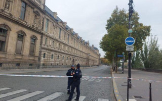 Паризька поліція виявилася безпорадною і не змогла оперативно зайти в Лувр – Le Parisien