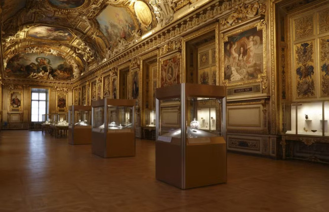 Ограбление Лувра: детали сенсационной кражи драгоценностей