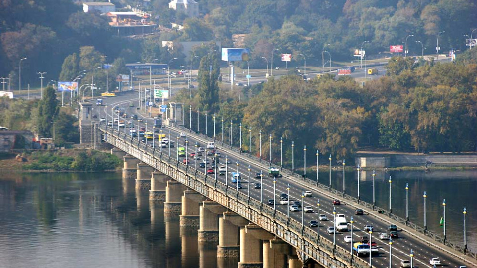 На мосту Патона повреждена контактная сеть троллейбусов