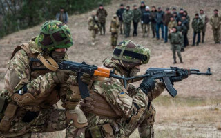 ЄС розглядає можливість навчання українських військових безпосередньо в Україні – ЗМІ