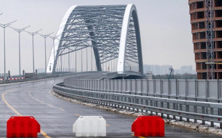 В Киеве запретили движение по Подольскому мосту с правого берега на левый во время воздушных тревог