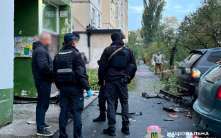 В Киеве взорвался автомобиль BMW в Голосеевском районе: на месте СБУ, фото