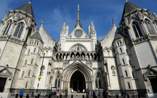 В Британии суд отстранил адвоката, который одновременно вел два дела одной семьи