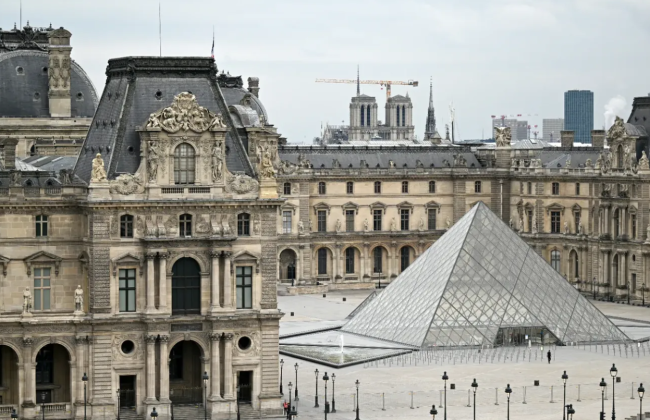 Прокуратура Парижа рассматривает две версии ограбления Лувра: заказное и с целью отмывания денег