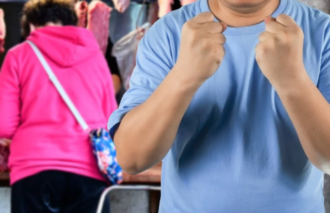 В Китае мужчина напал на жену с ножом, заподозрив ее в романе с мясником из-за скидки