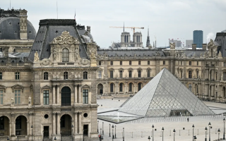 Прокуратура Парижа розглядає дві версії пограбування Лувру: замовне та з метою відмивання грошей
