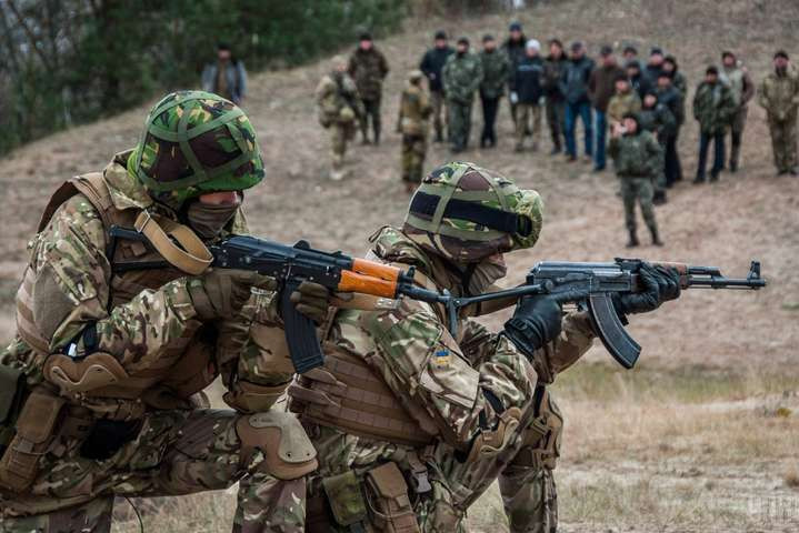 ЄС розглядає можливість навчання українських військових безпосередньо в Україні – ЗМІ