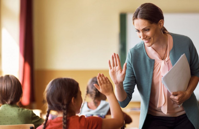 Бюджетный комитет Рады поручил правительству проработать повышение зарплат учителям в 2026 году