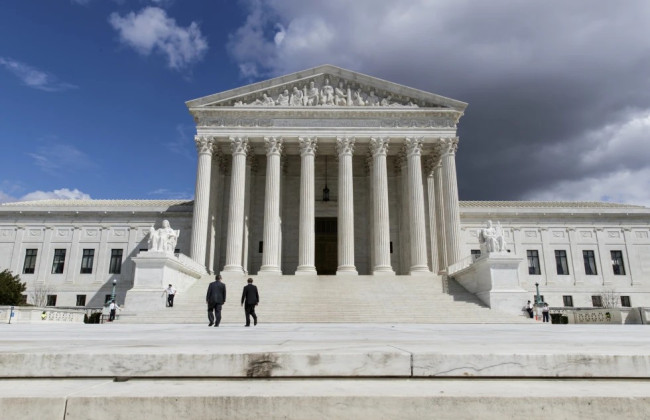 Верховный суд США рассмотрит, могут ли курильщики марихуаны законно владеть оружием