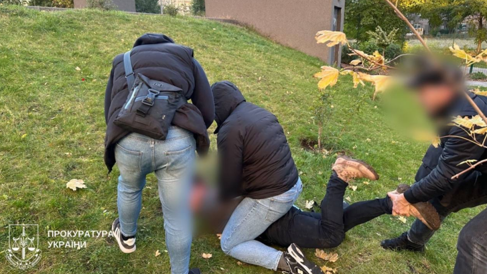 В Киеве задержали бывшего патрульного, который за $10 тысяч обещал «бронь» через трудоустройство в военный институт