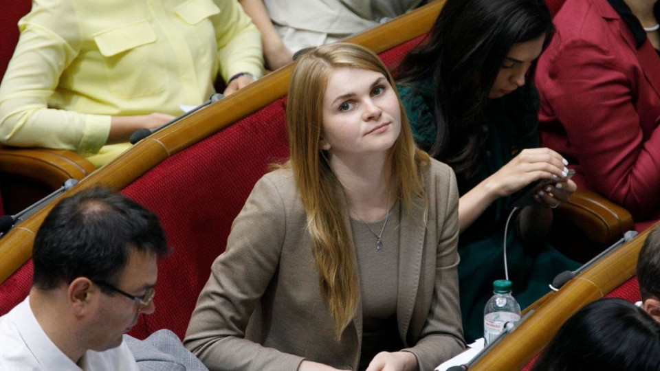 Верховная Рада поддержала сложение мандата нардепом от «Слуги народа» Анной Колесник