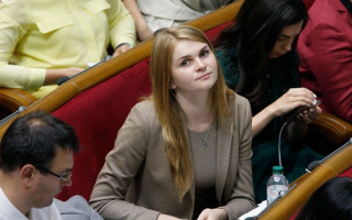 Верховна Рада підтримала складення мандату нардепом від «Слуги народу» Анною Колісник