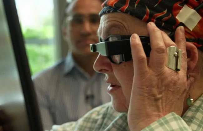 Незрячие снова смогли читать — ученые создали микрочип для глаза толщиной с человеческий волос