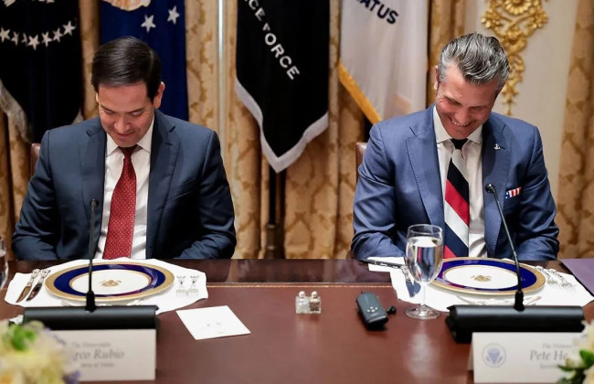 «Твоя мама купила» — в Пентагоне резко ответили журналисту относительно галстука Гегсета, напоминавшего флаг РФ