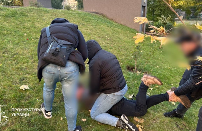 В Киеве задержали бывшего патрульного, который за $10 тысяч обещал «бронь» через трудоустройство в военный институт