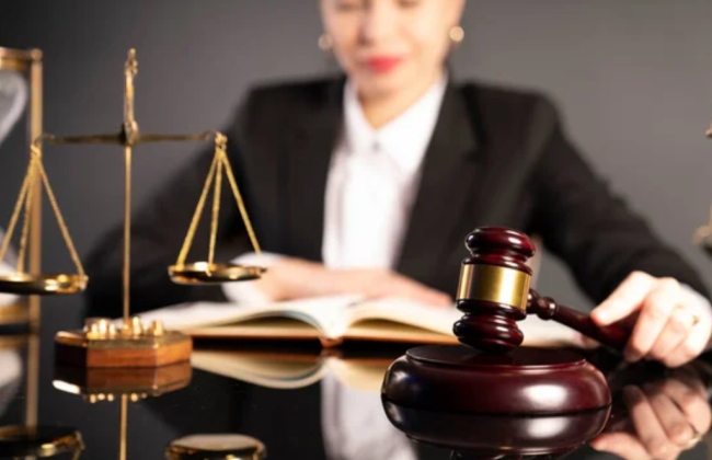 Юристку лишили лицензии после того, как выяснилось, что она три месяца вводила клиентку в заблуждение