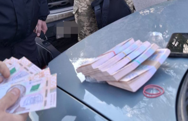 Вимагав 7000 доларів за переведення до іншої військової частини — викрили майора ЗСУ