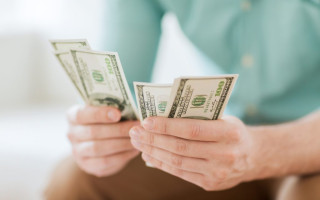 Пенсионер из Тернополя хотел научиться инвестициям и потерял более миллиона гривен — стал жертвой аферы