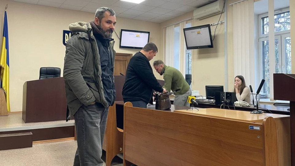 Суд взял под стражу режиссера Андрея Белоуса по делу о сексуальном насилии над студентками