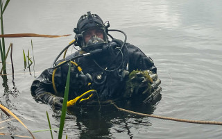 На Київщині рибалки «зловили» у водоймі артилерійські снаряди — фото